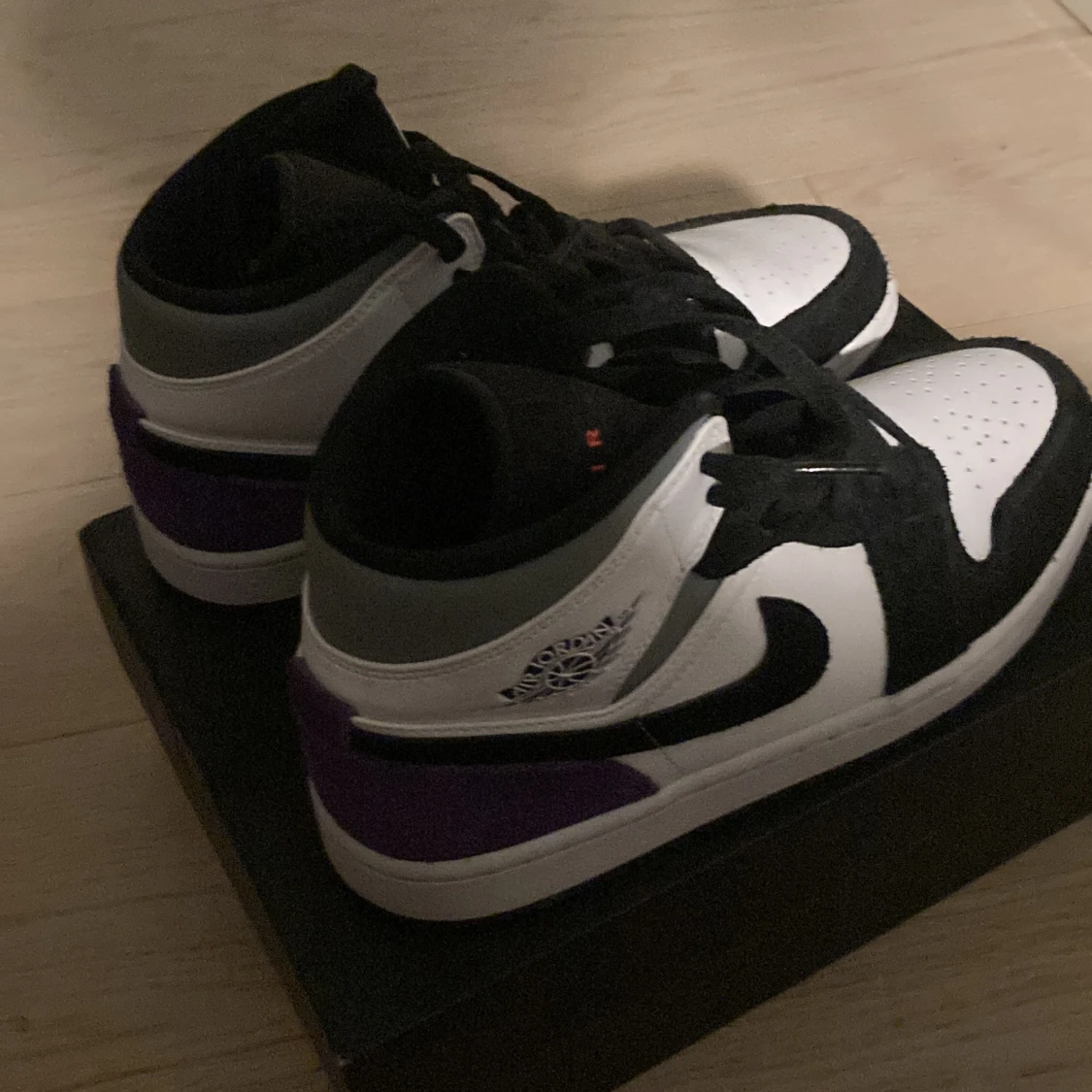 Jordan 1 mid lilla, svart och vit - 91
