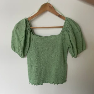 Topp - Grön topp💚aldrig använd, prislappen finns kvar😊