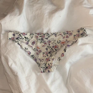 Bikini underdel - Fin bikini underdel från H&M. 🤍