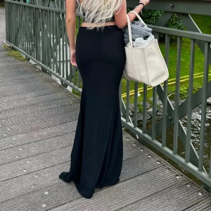 Bystina - Säljer denna fina kjol från bystina! Köpte den här på plick men den passade tyvärr inte mig❤️