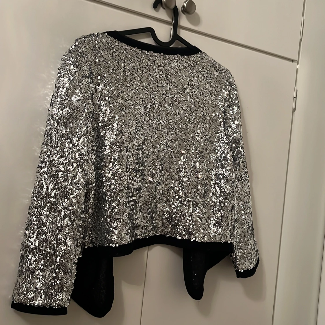 Paljettkofta - 90