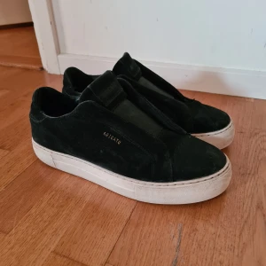 Axel Arigato skor - Storlek 40-41 Bra skick, lite sliten undersida häl.