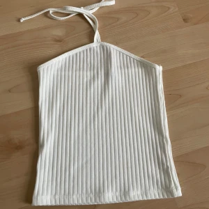 Knyt linne  - Knyt linne från stradivarius  Bara testad och aldrig använd  Storlek S 