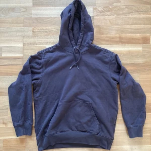 H&M hoodie - H&M hoodie för män. Skick: Toppen. Storlek: S. Fit: Regular. Färg: Brun Meddela gärna mig för mer info & bilder!
