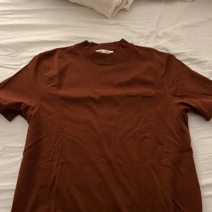 Samsøe samsøe Tshirt  - Helt oanvänd. Storlek S, pris kan diskuteras vid snabb affär.  