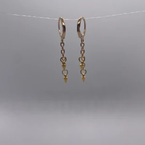 Tiny spike örhängen  - 35kr per par, finns flera i lager 😊 kolla gärna in min instragram ”ebnorth” där jag främst sköter försäljningen☺️  Massa mer smycken i samma stil hittar ni i min profil🤩