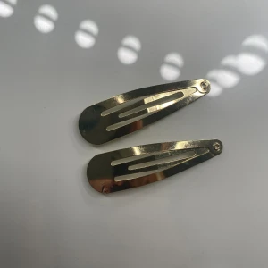 Hår accessoarer  - Flera hår accessoarer för dig som gillar att piffa upp lite i håret. Köpa på glitter och knappast använda.🤍 alla för 55kr