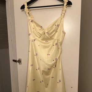 Adoore klänning - Storlek 38