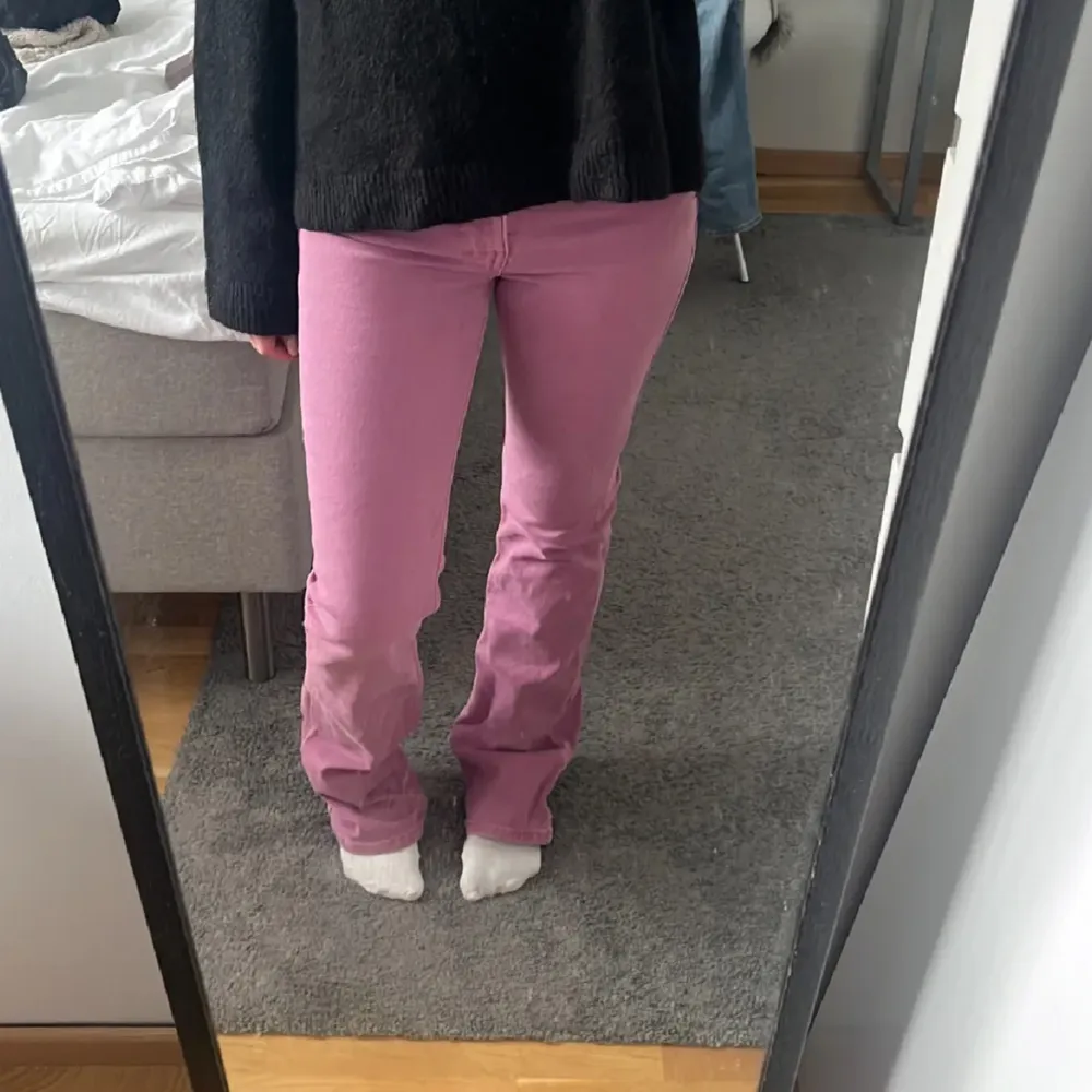 Sjukt snygga rosa jeans. Storlek 32 men skulle mer säga att dom är som 34. Jeans & Byxor.