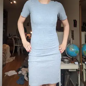 Säljer denna gråa klänningen från Hm, i bra skick! 