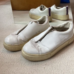 Eytys sneakers  - Välanvända men fortfarande fräscha sneakers från Eytys. Skriv om du vill ha fler bilder på skavankerna. 