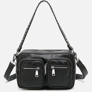 Noella väska  - Hej! Säljer min svarta Noella black leather väska som är använd men inga skador eller repor. Mycket fack, bra förvaring! Nypris: 849kr 😊 kontakta mig för fler bilder! pris kan diskuteras 