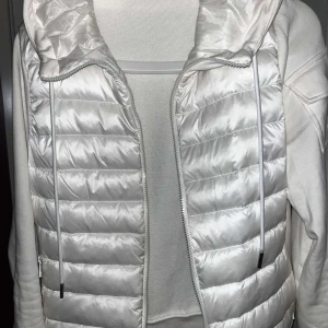 moncler cardigan - en unik moncler cardigan med nfc scan och för bra pris