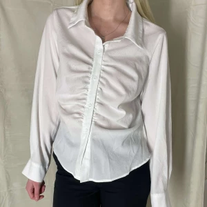 Vit elegant skjorta - Jättefin skjorta i gott skick!