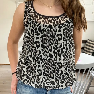 Leopard topp - Super fin, aldrig använd🐆