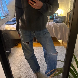 Jeans - Säljer dessa jeans då dem inte kommer till användning💛