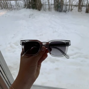Chimi - Chimis i nyskick fick i julklapp men det blev ett missförstånd och har aldrig använt! Du får med allt som nytt och köpt för 1200kr. Dom är i 04 grå som ni ser på bilden!🥰