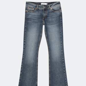 Super snygga jeans från Junkyard! Knappt använda! Pris kan diskuteras såklart💞 Ny pris är 600! Skriv för egna bilder och mer info😇