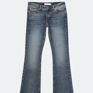 Jeans  - Super snygga jeans från Junkyard! Knappt använda! Pris kan diskuteras såklart💞 Ny pris är 600! Skriv för egna bilder och mer info😇