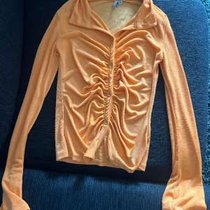 Tröja från nelly - Oanvänd mycket skönt tyg med liten utsvängd arm. 