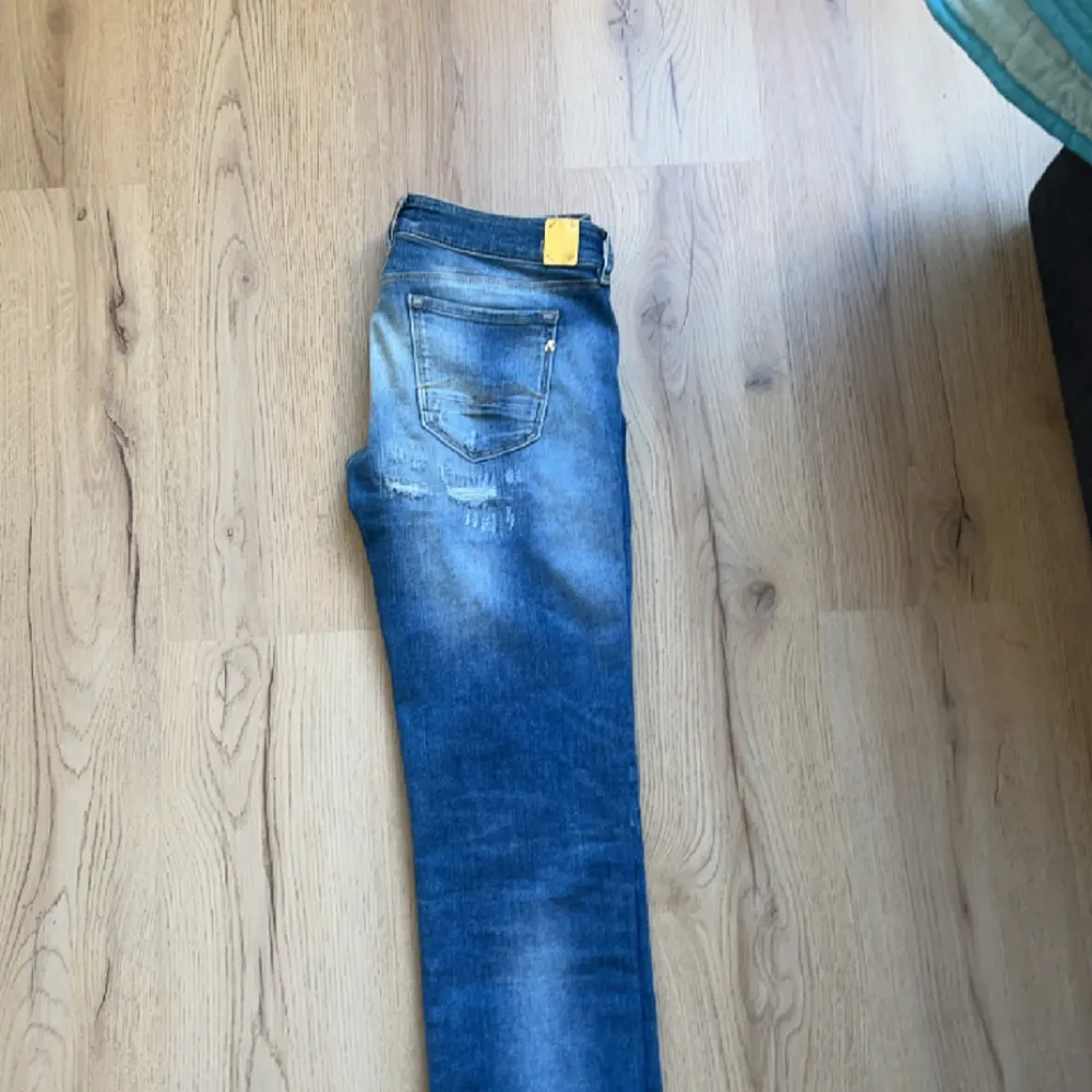 Säljer nu mina feta Replay jeans i toppen skick! Modellen Rose, storlek 32/34. Skriv vid funderingar, fraktar spårbart!. Jeans & Byxor.