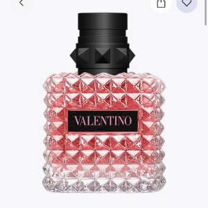 Valentino born in Roma parfym 30ml, använd 3 gånger. Nästan hela kvar, använt jättelite💗
