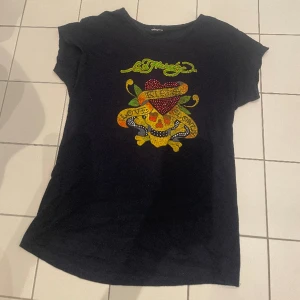 Ed Hardy t-shirt - Säljer pågrund av används ej, storlek s och sjukt mjukt material. Kan även tänka mig mötas upp i Malmö.