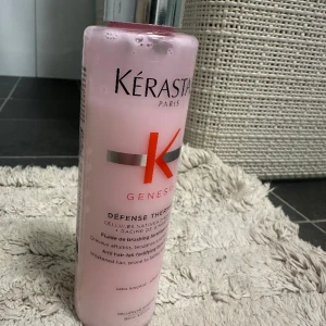 Kerastase genesis - Säljer min kerastase Genesis som är använda ca. 2 ggr. På bilden syns hur mycket som är kvar. Säljes då den ej kommer till användning! 