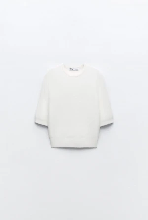 Vit stickad tröja  - Superfin stickad tröja (aldrig använd så helt ny) säljer då jag inte använder den ❤️❤️ sitter som en stickad t shirt på dig som har S men är i storlek L