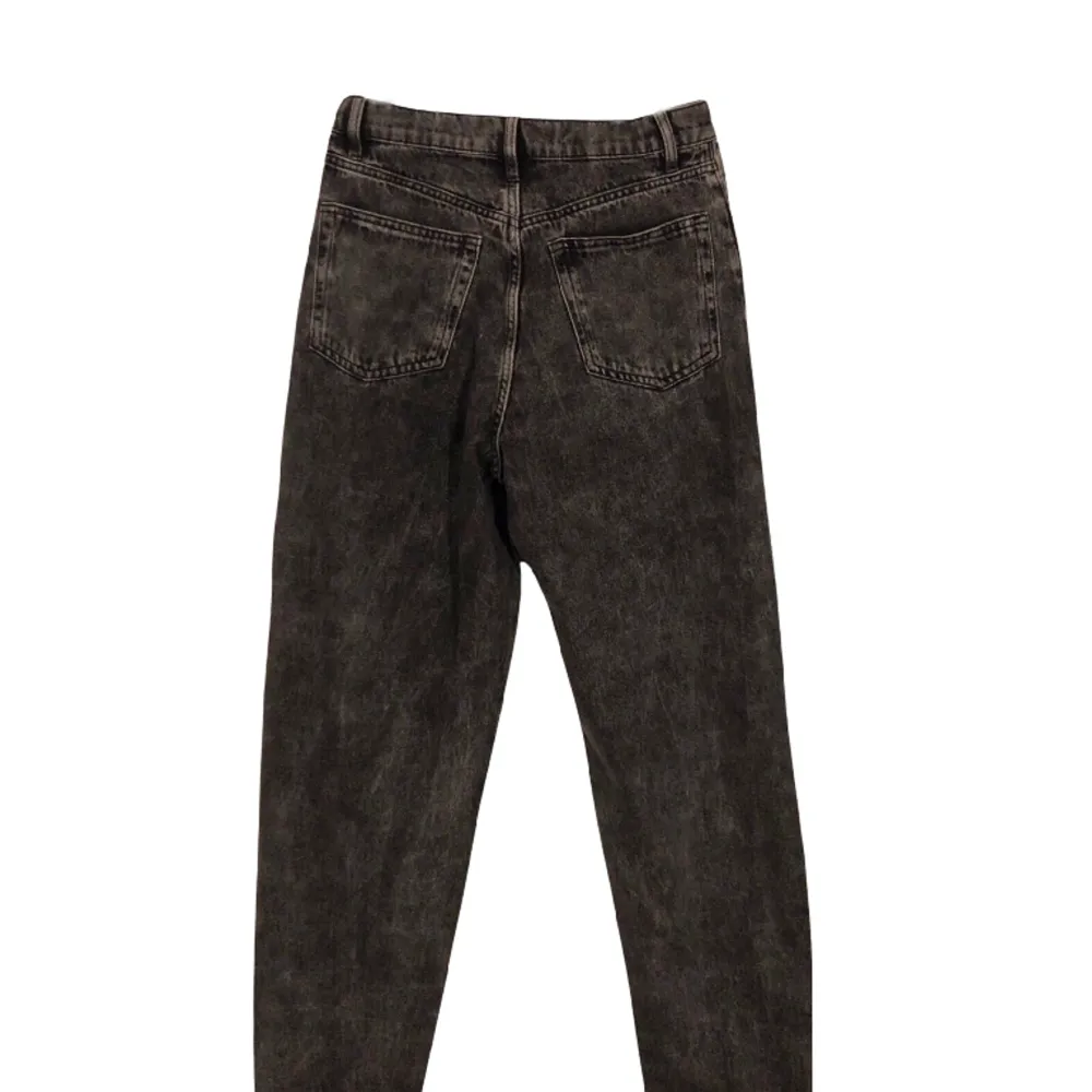 Svarta byxor helt oanvända de är baggy och högmidjade (the mon fit) Nypris 399. Jeans & Byxor.