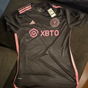 Inter miami tröja  - Fet Inter miami tröja size M men passar L också 