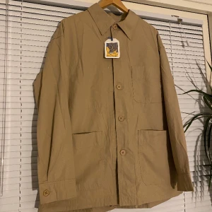 Arpenteur Jacka - Sjukt snygg och stilig jacka från Arpenteur! Aldrig använd, prislapp är kvar. Nypris: ca 3000kr. Mycket stilig jacka i bra kvalité, gjord i Frankrike! DM vid frågor eller fler bilder!