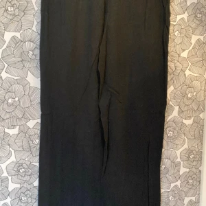 Linnebyxor  - Svarta linnebyxor, petite.