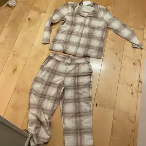 pyjamas sett från kappahl, ny med prislapp nypris 399kr, mitt pris 350kr 