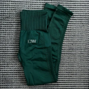 Tights ICIW - Spartsamt använda, så i kanonskick. Ruggigt snygg färg…