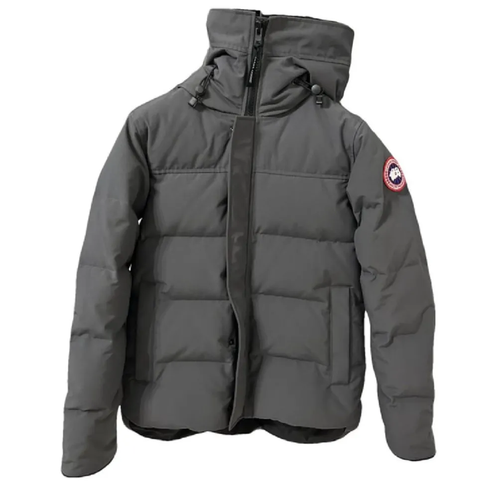 Söker en grå canada goose macmillan i strlk S. Måste vara autentisk, kan vara begagnad. Min budget är allt under 10000. Jackor.