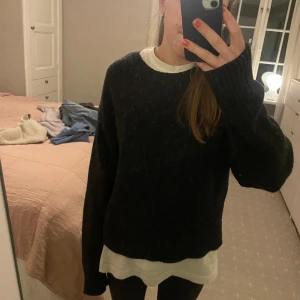 Stickad tröja - Jättefin tröja i strl L, med skulle säga mer M!