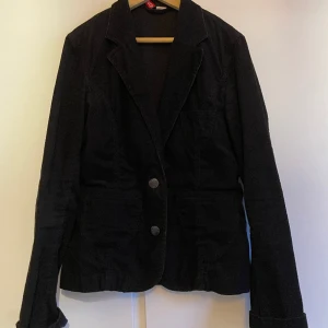 Kavaj  - Vintage Kavaj som är ifrån 2008 passar S/36. I bra skick och ser ny ut. 