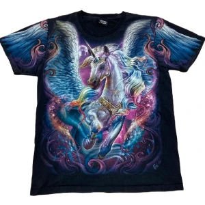 Vintage Pegasus T-Shirt - Riktigt cool färgglad T-Shirt i storlek M, ställ gärna frågor!😊