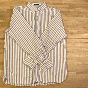 Oxford skjorta, storlek M - Oanvänt skick. Traditionellt snitt