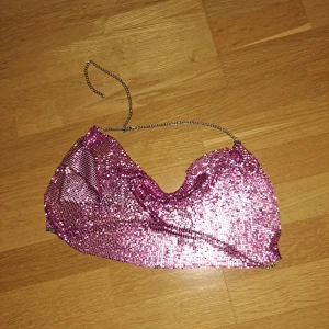 Topp - Rosa topp från gina tricot. Oanvänd med lappen kvar. Storlek xs/s Frakt tillkommer