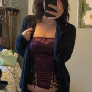 Lila korsett topp - Jättefin lila korsett topp, köpt second hand, jättefint skick!!