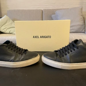 Arigato - Hej! Säljer just nu dessa arigatos eftersom de ej kommer till användning, har använt de ett antal gånger men inte mycket mer än så