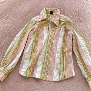 Randig blus - Gullig skjorta i bra skick 