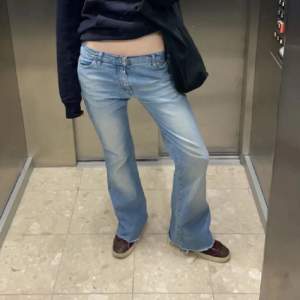 Säljer ett par så snygga lågmidjade jeans!!