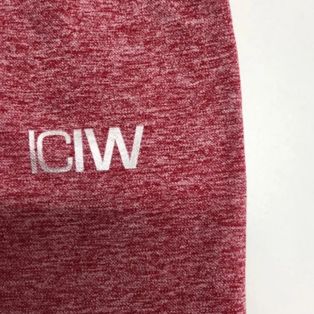Säljer mina ICIW tights då de är för små. Köpte de på sellpy innan och har efter det endast använt 3-4 ggr. Då jag köpte dem stod det ”aldrig använda”💞superfina!. Jeans & Byxor.
