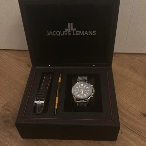 Klocka  - Säljer nu min JACQUES LEMANS klocka som jag bara använt några gånger, så kom gärna med ett bud på den!