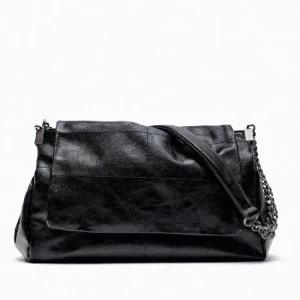 Svart väska  - Väl använd men inga defekter, kontakta för frågor!!❤️🙌