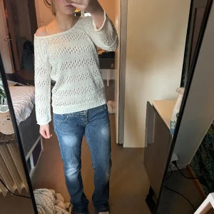 Stickad/virkad tröja - Ej använd så många gånger o därav att jag säljer den. Inga täcken på skador. Priset går att diskutera 