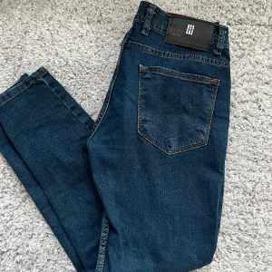 Diesel Jeans - Säljer ett par stilrena Diesel Jeans i strl (30W 30L). Hör av dig om du behöver fler bilder eller vill diskutera pris !! 